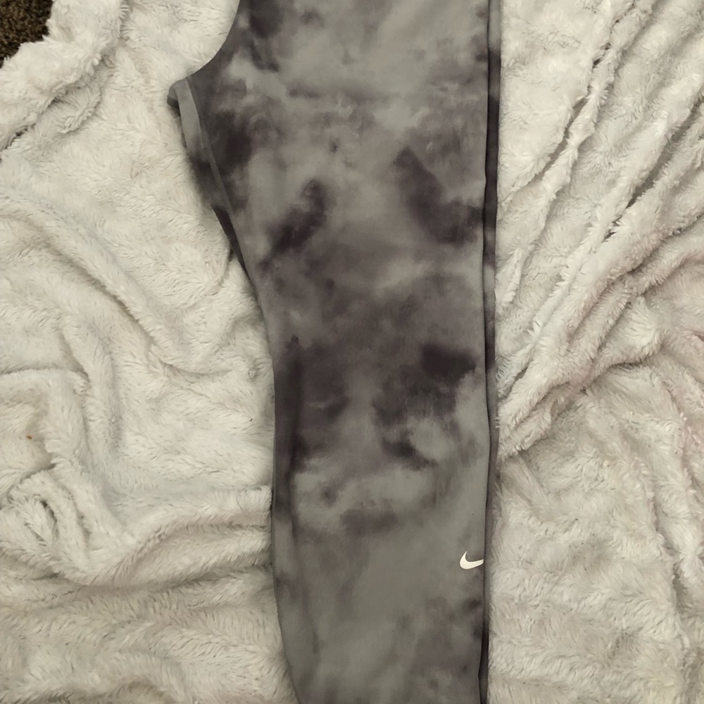 Nike 3/4 length, used once, gray cloudy leggings!
